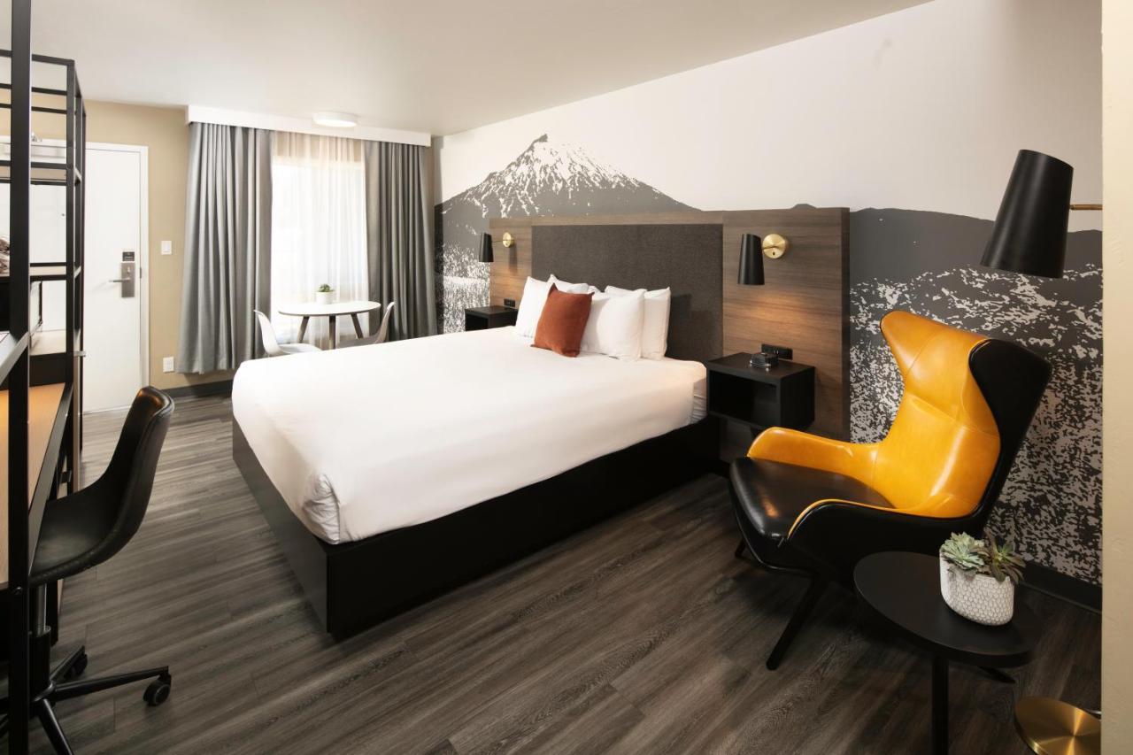 Waypoint Hotel Bend Eksteriør bilde